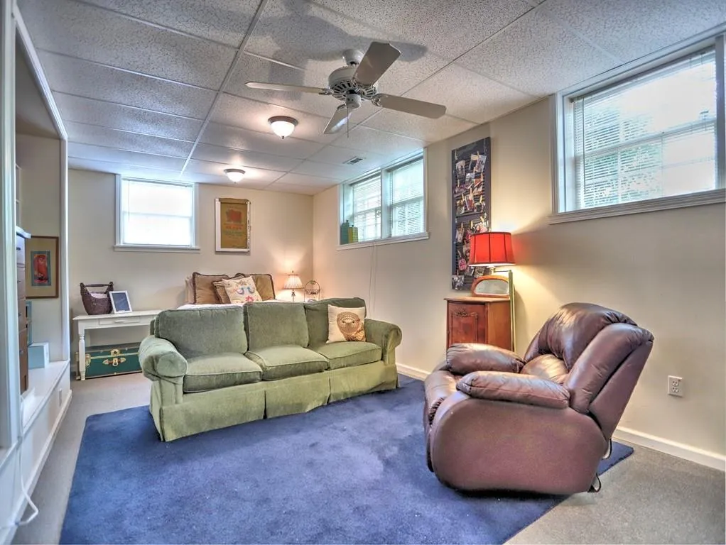190 West Spalding Drive, Sandy Springs, Georgia 30328, 4 Bedrooms Bedrooms, ,2 BathroomsBathrooms,Residential,Sold,190 West Spalding Drive,7069918