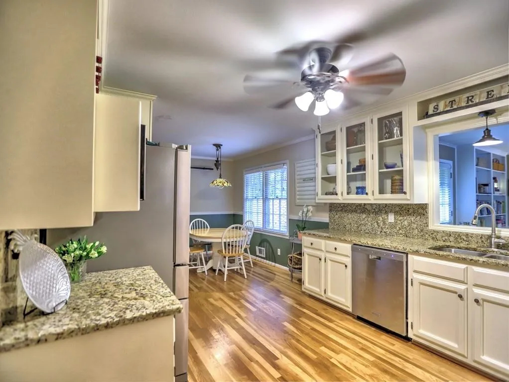 190 West Spalding Drive, Sandy Springs, Georgia 30328, 4 Bedrooms Bedrooms, ,2 BathroomsBathrooms,Residential,Sold,190 West Spalding Drive,7069918