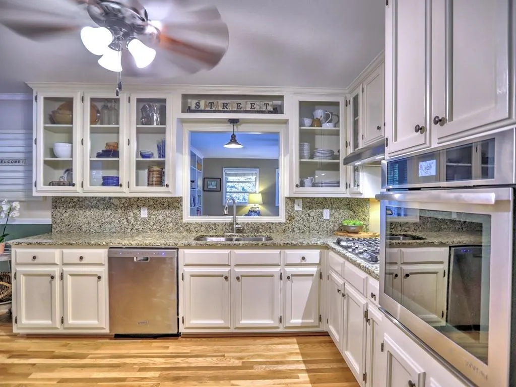 190 West Spalding Drive, Sandy Springs, Georgia 30328, 4 Bedrooms Bedrooms, ,2 BathroomsBathrooms,Residential,Sold,190 West Spalding Drive,7069918
