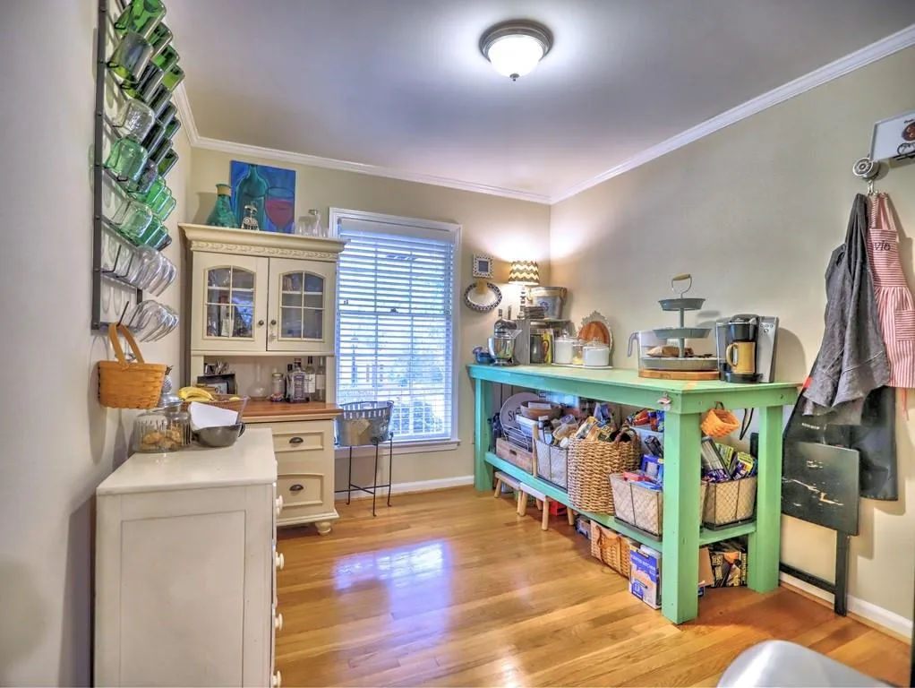 190 West Spalding Drive, Sandy Springs, Georgia 30328, 4 Bedrooms Bedrooms, ,2 BathroomsBathrooms,Residential,Sold,190 West Spalding Drive,7069918