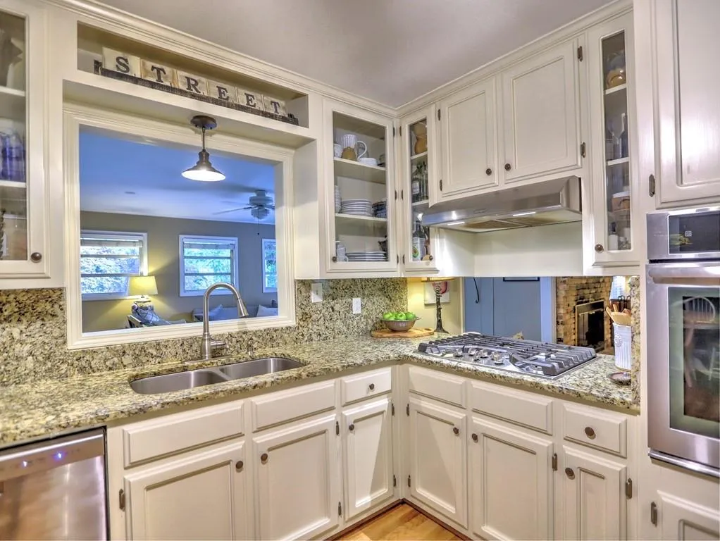 190 West Spalding Drive, Sandy Springs, Georgia 30328, 4 Bedrooms Bedrooms, ,2 BathroomsBathrooms,Residential,Sold,190 West Spalding Drive,7069918