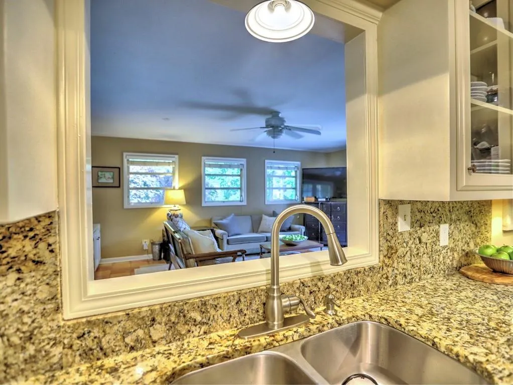190 West Spalding Drive, Sandy Springs, Georgia 30328, 4 Bedrooms Bedrooms, ,2 BathroomsBathrooms,Residential,Sold,190 West Spalding Drive,7069918