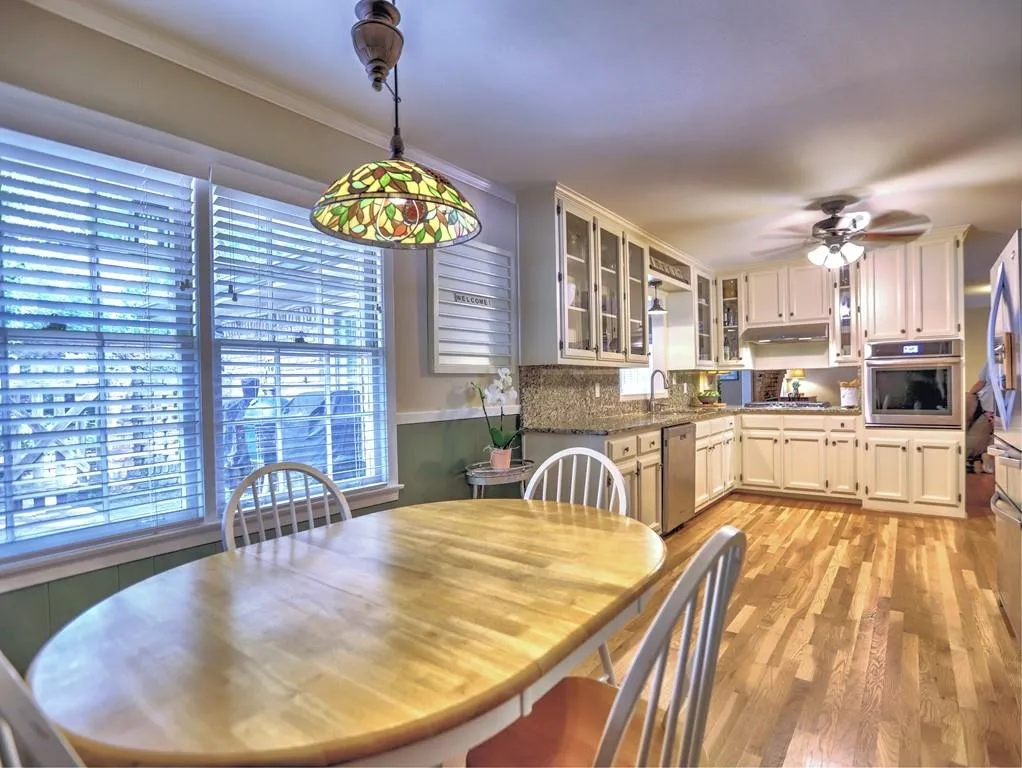 190 West Spalding Drive, Sandy Springs, Georgia 30328, 4 Bedrooms Bedrooms, ,2 BathroomsBathrooms,Residential,Sold,190 West Spalding Drive,7069918