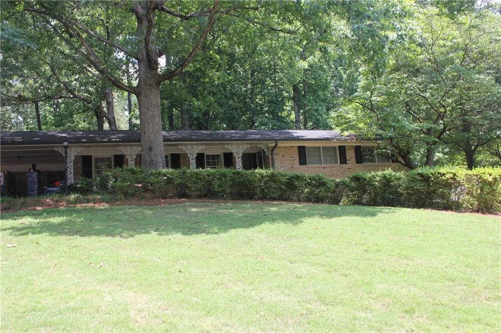 190 West Spalding Drive, Sandy Springs, Georgia 30328, 4 Bedrooms Bedrooms, ,2 BathroomsBathrooms,Residential,Sold,190 West Spalding Drive,7069918