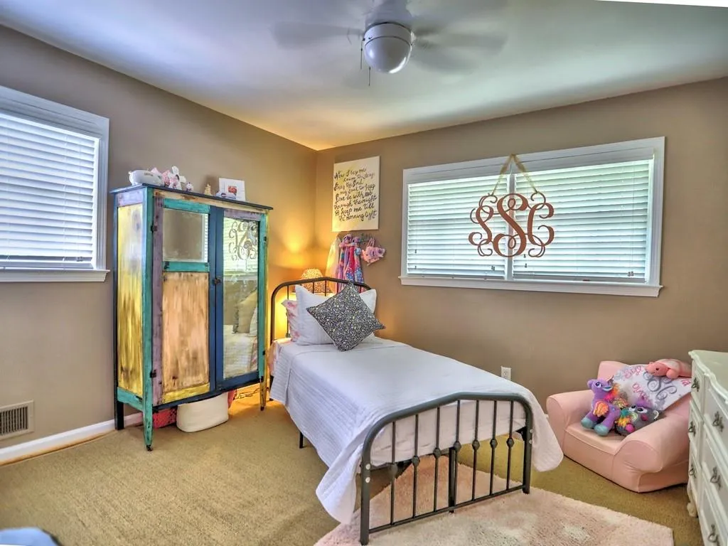 190 West Spalding Drive, Sandy Springs, Georgia 30328, 4 Bedrooms Bedrooms, ,2 BathroomsBathrooms,Residential,Sold,190 West Spalding Drive,7069918