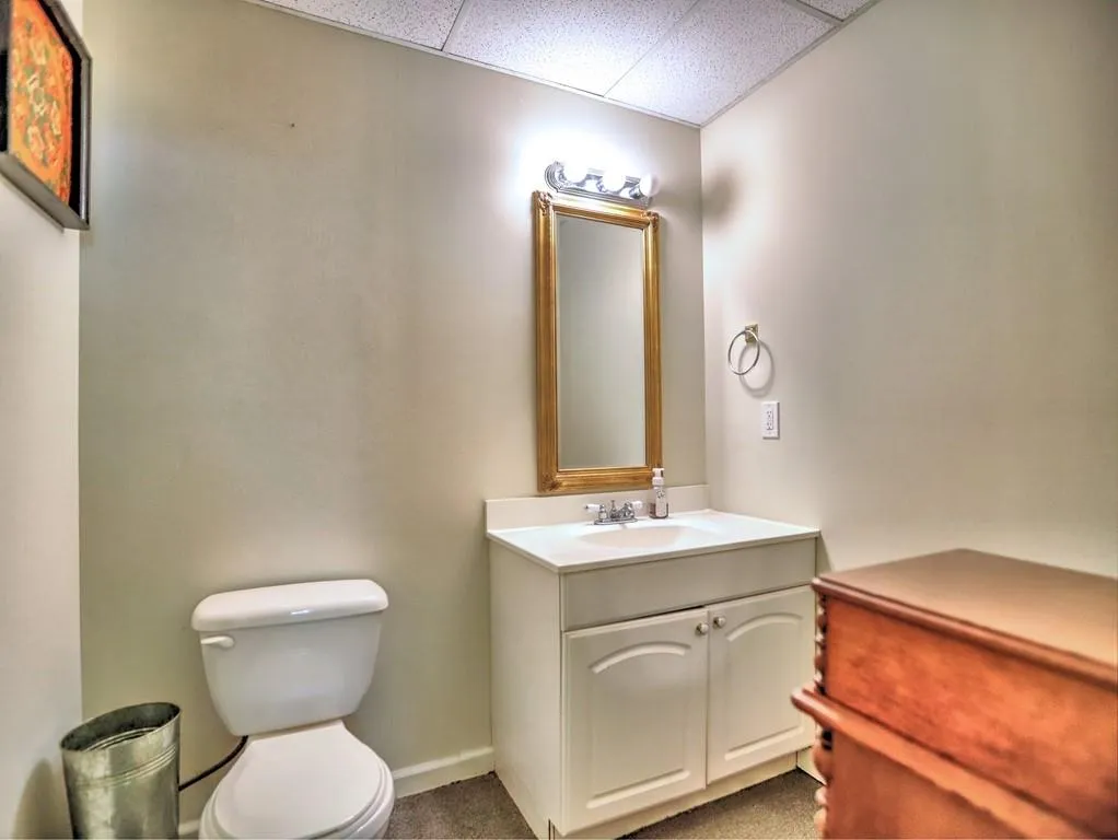 190 West Spalding Drive, Sandy Springs, Georgia 30328, 4 Bedrooms Bedrooms, ,2 BathroomsBathrooms,Residential,Sold,190 West Spalding Drive,7069918