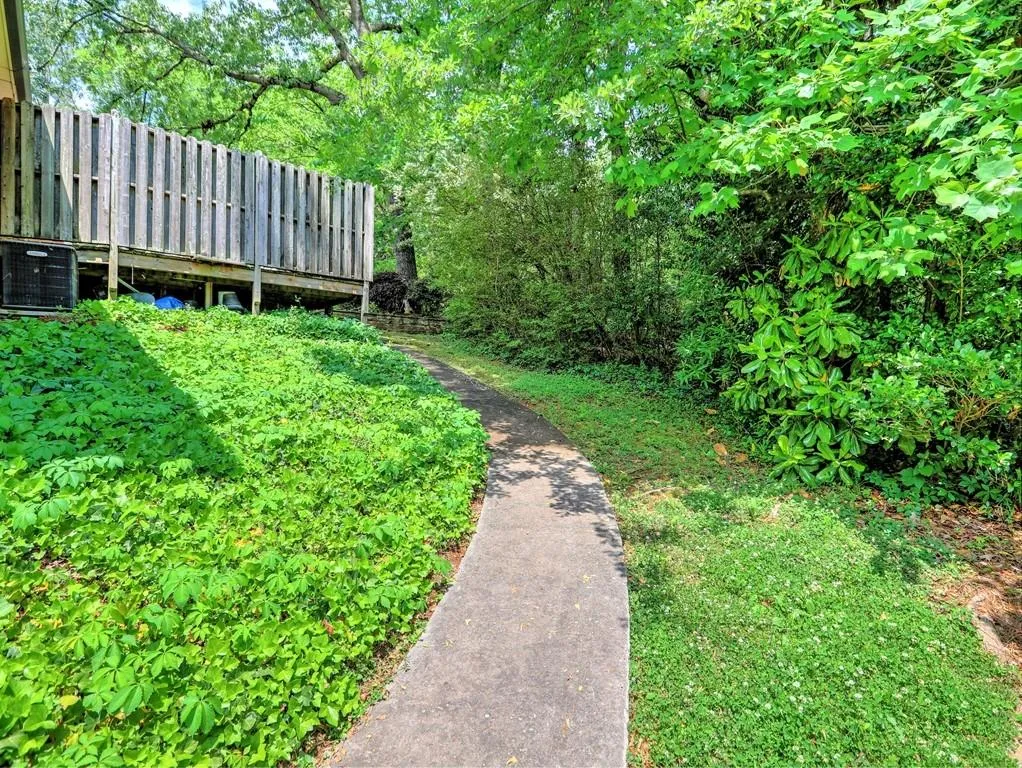 190 West Spalding Drive, Sandy Springs, Georgia 30328, 4 Bedrooms Bedrooms, ,2 BathroomsBathrooms,Residential,Sold,190 West Spalding Drive,7069918
