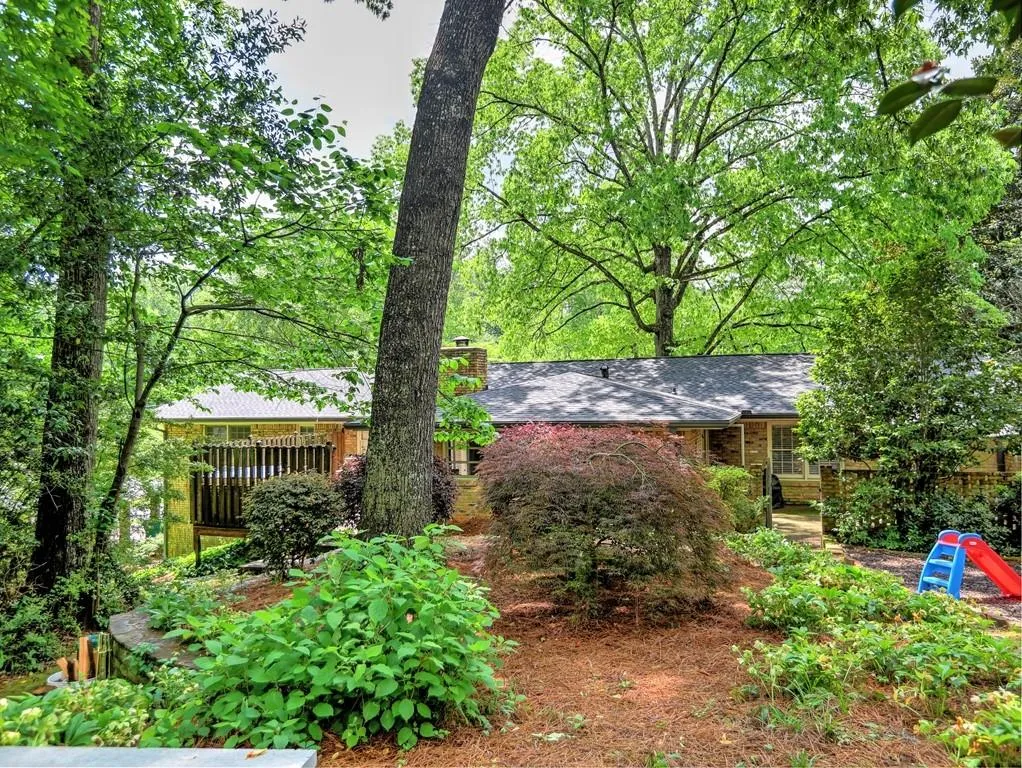 190 West Spalding Drive, Sandy Springs, Georgia 30328, 4 Bedrooms Bedrooms, ,2 BathroomsBathrooms,Residential,Sold,190 West Spalding Drive,7069918