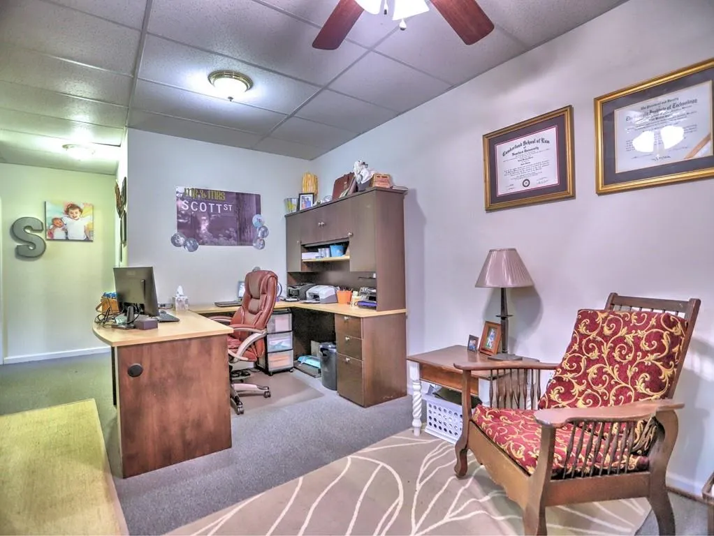 190 West Spalding Drive, Sandy Springs, Georgia 30328, 4 Bedrooms Bedrooms, ,2 BathroomsBathrooms,Residential,Sold,190 West Spalding Drive,7069918