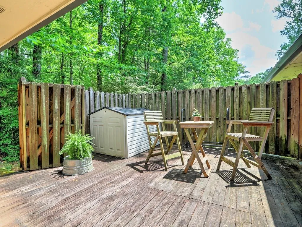 190 West Spalding Drive, Sandy Springs, Georgia 30328, 4 Bedrooms Bedrooms, ,2 BathroomsBathrooms,Residential,Sold,190 West Spalding Drive,7069918