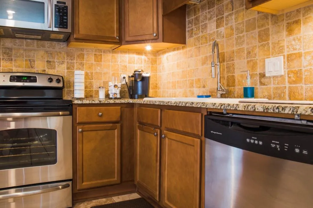 280 Winding River Drive Unit B, Sandy Springs, Georgia 30350, 3 Bedrooms Bedrooms, ,2 BathroomsBathrooms,Residential,Sold,280 Winding River Drive Unit B,5886837