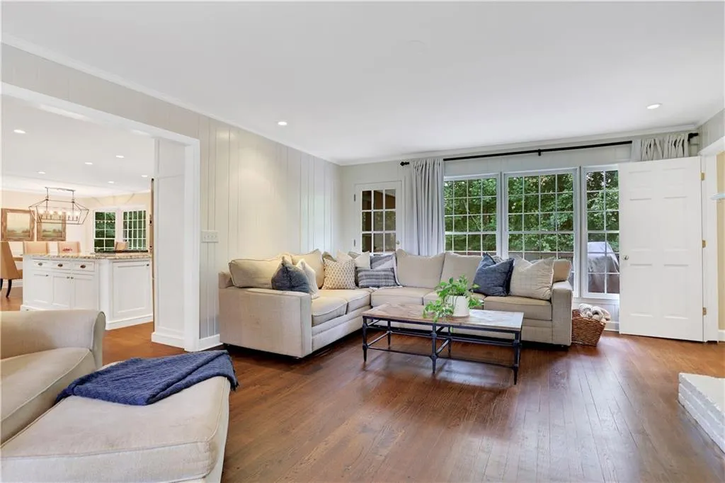 240 River North Drive, Atlanta, Georgia 30328, 4 Bedrooms Bedrooms, ,3 BathroomsBathrooms,Residential,Sold,240 River North Drive,6897799