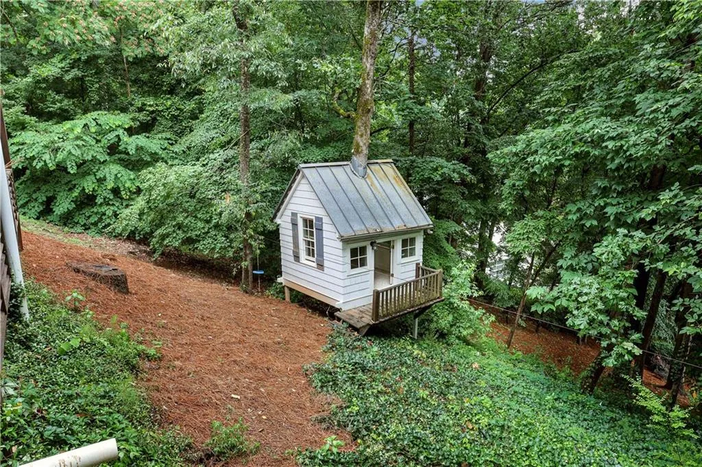 240 River North Drive, Atlanta, Georgia 30328, 4 Bedrooms Bedrooms, ,3 BathroomsBathrooms,Residential,Sold,240 River North Drive,6897799