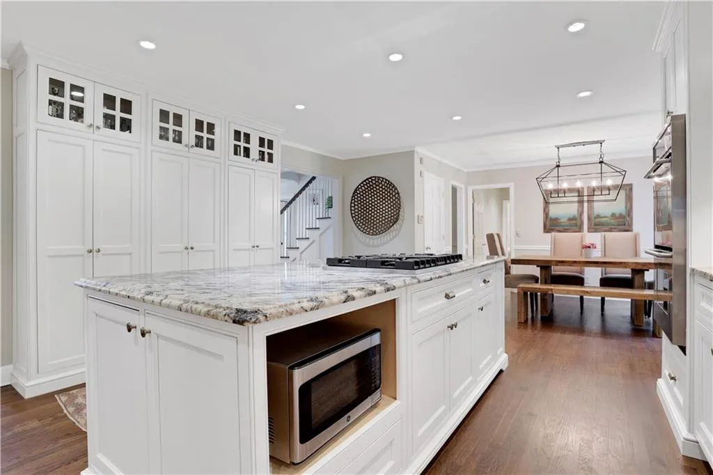240 River North Drive, Atlanta, Georgia 30328, 4 Bedrooms Bedrooms, ,3 BathroomsBathrooms,Residential,Sold,240 River North Drive,6897799