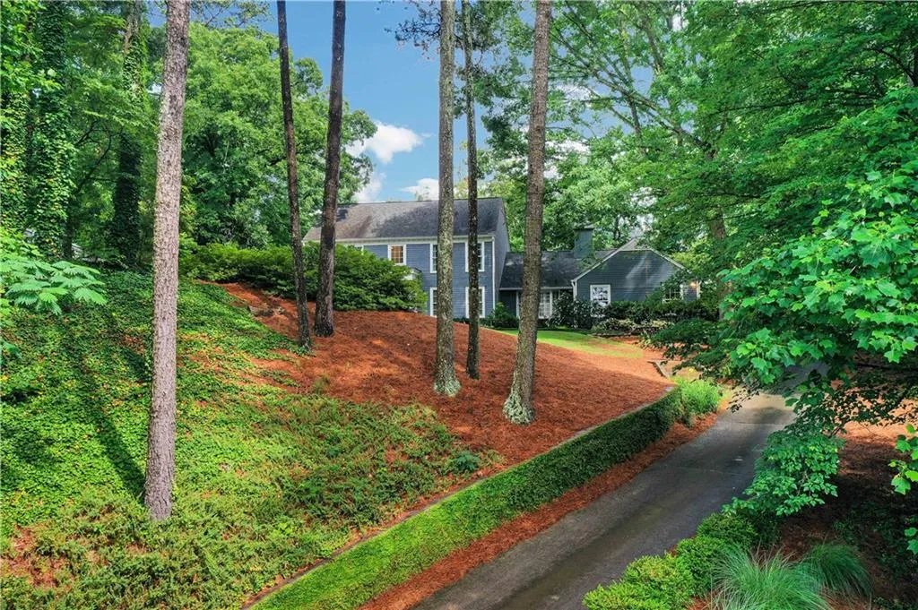 240 River North Drive, Atlanta, Georgia 30328, 4 Bedrooms Bedrooms, ,3 BathroomsBathrooms,Residential,Sold,240 River North Drive,6897799
