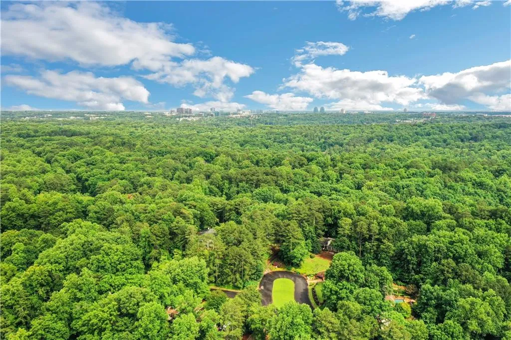 240 River North Drive, Atlanta, Georgia 30328, 4 Bedrooms Bedrooms, ,3 BathroomsBathrooms,Residential,Sold,240 River North Drive,6897799
