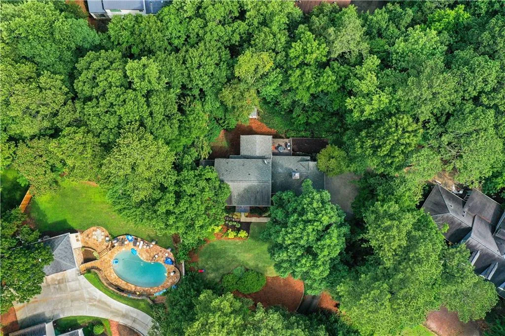240 River North Drive, Atlanta, Georgia 30328, 4 Bedrooms Bedrooms, ,3 BathroomsBathrooms,Residential,Sold,240 River North Drive,6897799