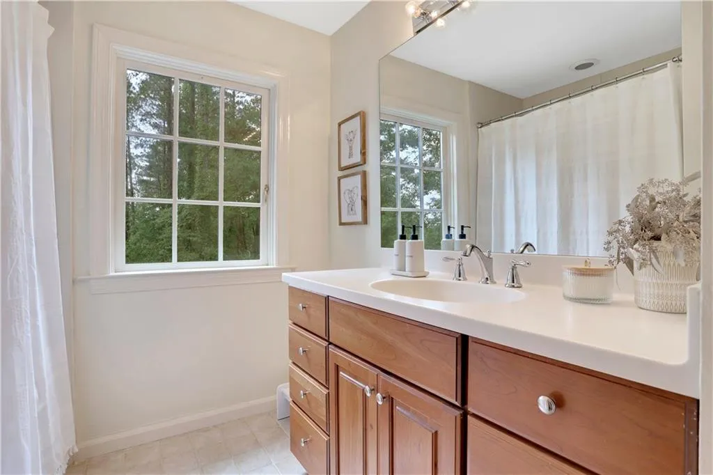 240 River North Drive, Atlanta, Georgia 30328, 4 Bedrooms Bedrooms, ,3 BathroomsBathrooms,Residential,Sold,240 River North Drive,6897799