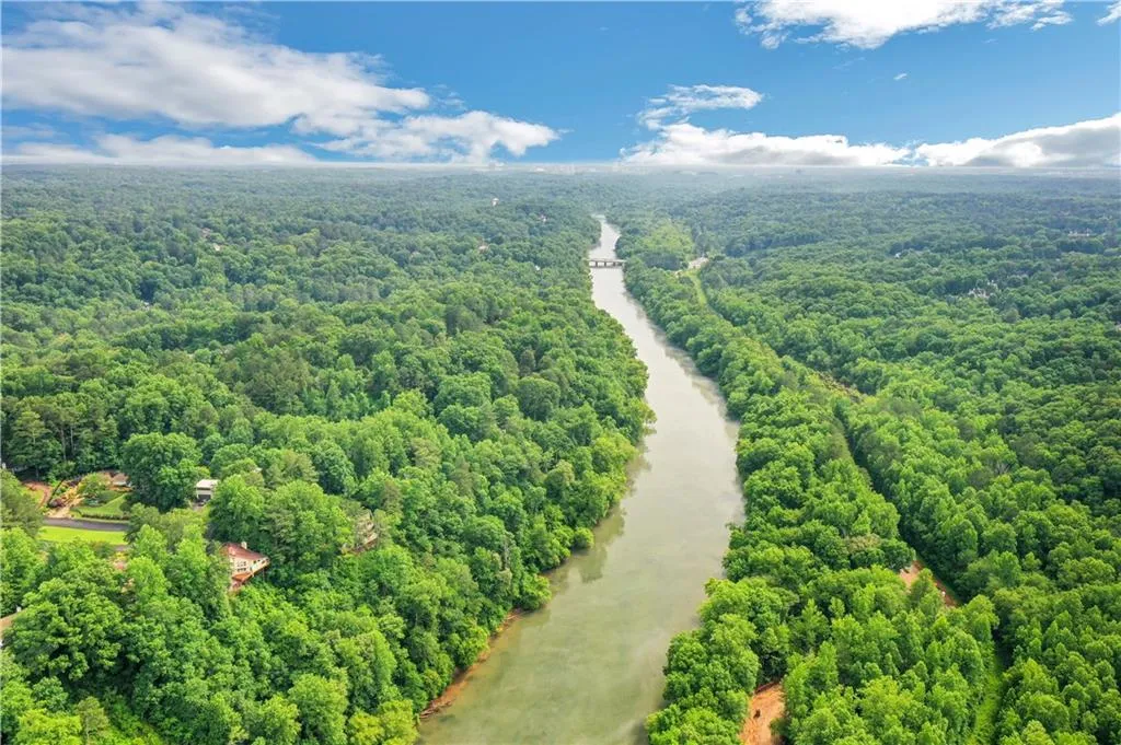 240 River North Drive, Atlanta, Georgia 30328, 4 Bedrooms Bedrooms, ,3 BathroomsBathrooms,Residential,Sold,240 River North Drive,6897799