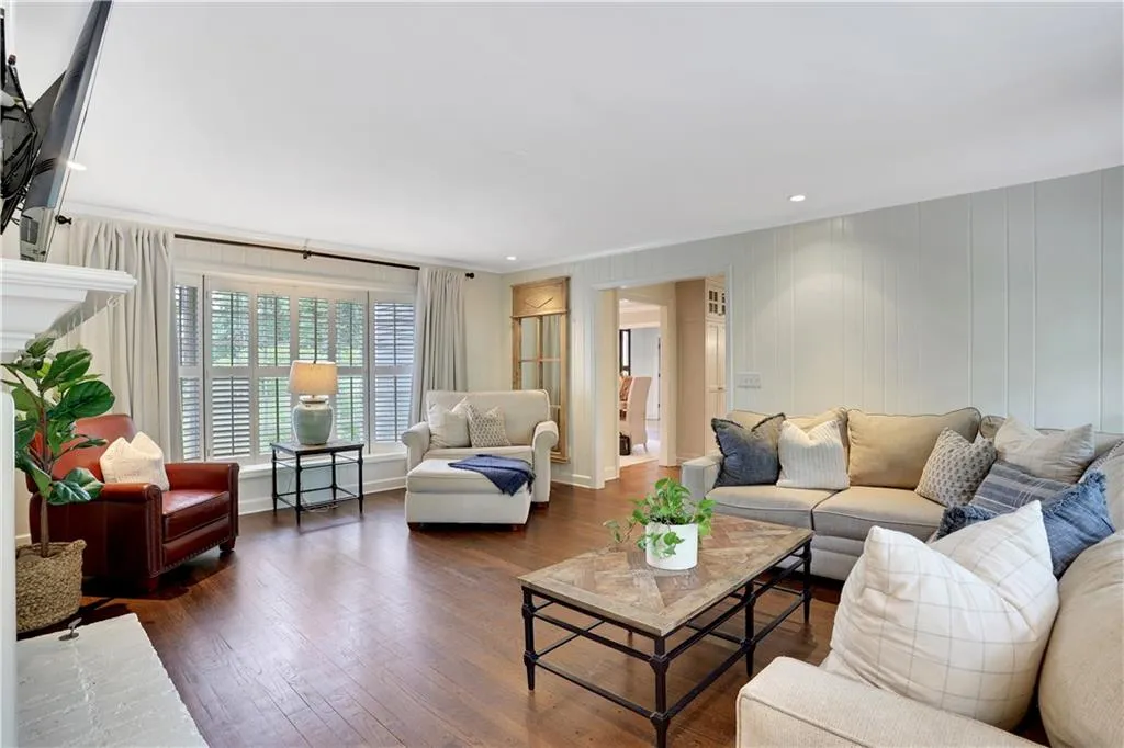 240 River North Drive, Atlanta, Georgia 30328, 4 Bedrooms Bedrooms, ,3 BathroomsBathrooms,Residential,Sold,240 River North Drive,6897799