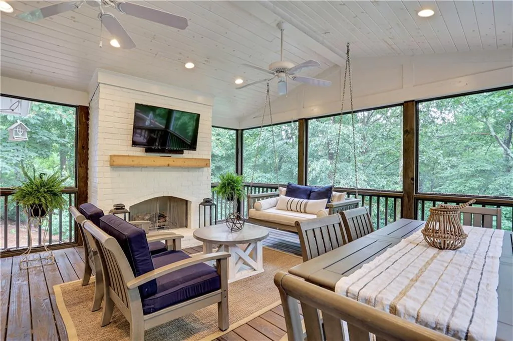 240 River North Drive, Atlanta, Georgia 30328, 4 Bedrooms Bedrooms, ,3 BathroomsBathrooms,Residential,Sold,240 River North Drive,6897799