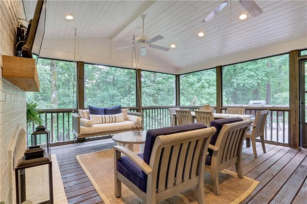 240 River North Drive, Atlanta, Georgia 30328, 4 Bedrooms Bedrooms, ,3 BathroomsBathrooms,Residential,Sold,240 River North Drive,6897799