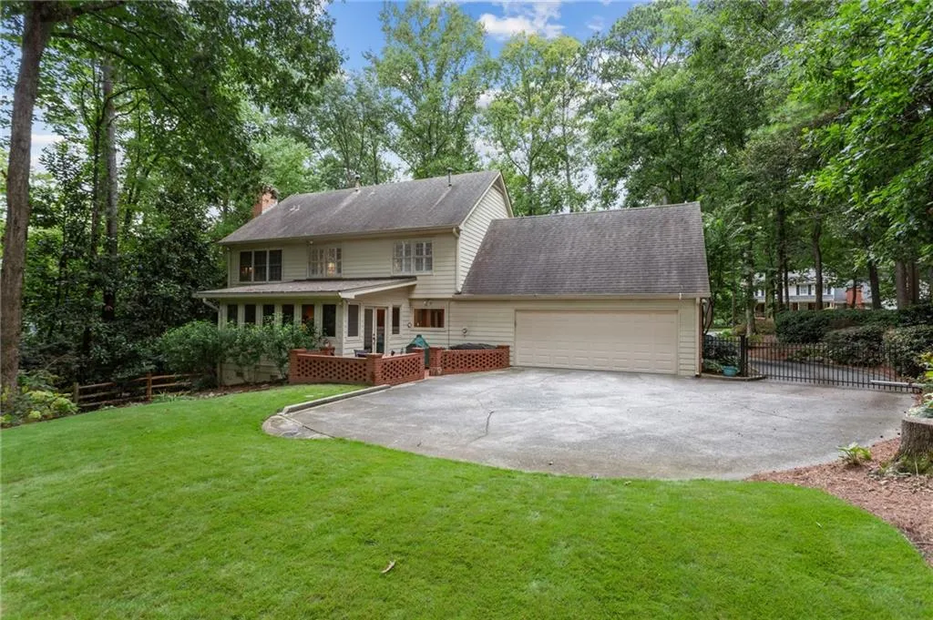 7065 Glenridge Drive, Sandy Springs, Georgia 30328, 4 Bedrooms Bedrooms, ,2 BathroomsBathrooms,Residential,Sold,7065 Glenridge Drive,6787695