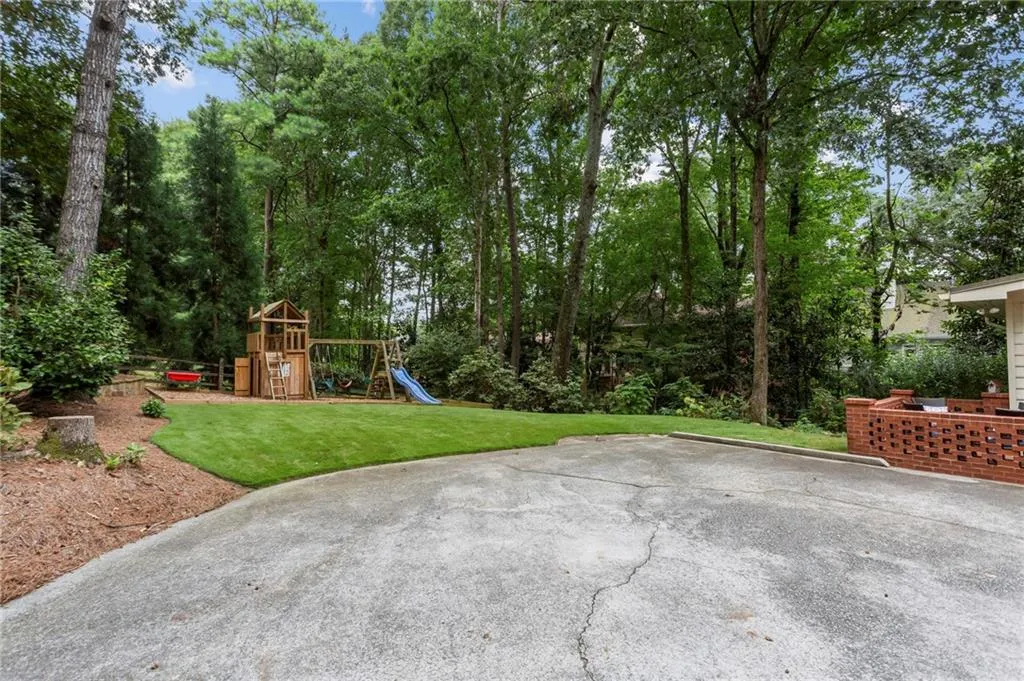 7065 Glenridge Drive, Sandy Springs, Georgia 30328, 4 Bedrooms Bedrooms, ,2 BathroomsBathrooms,Residential,Sold,7065 Glenridge Drive,6787695