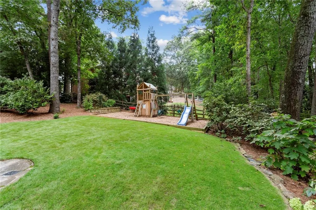 7065 Glenridge Drive, Sandy Springs, Georgia 30328, 4 Bedrooms Bedrooms, ,2 BathroomsBathrooms,Residential,Sold,7065 Glenridge Drive,6787695