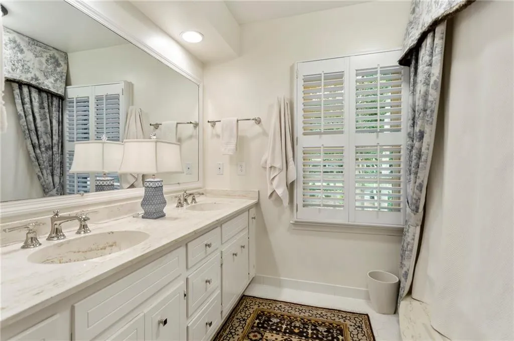 7065 Glenridge Drive, Sandy Springs, Georgia 30328, 4 Bedrooms Bedrooms, ,2 BathroomsBathrooms,Residential,Sold,7065 Glenridge Drive,6787695