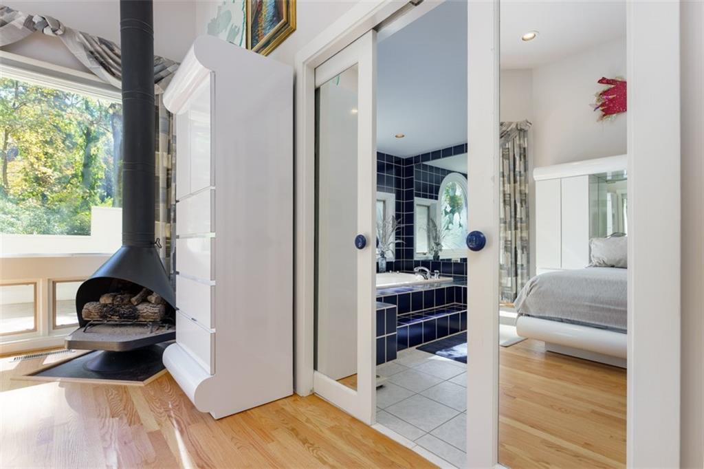 780 Crest Valley Drive, Atlanta, Georgia 30327, 3 Bedrooms Bedrooms, ,2 BathroomsBathrooms,Residential,Sold,780 Crest Valley Drive,7308540