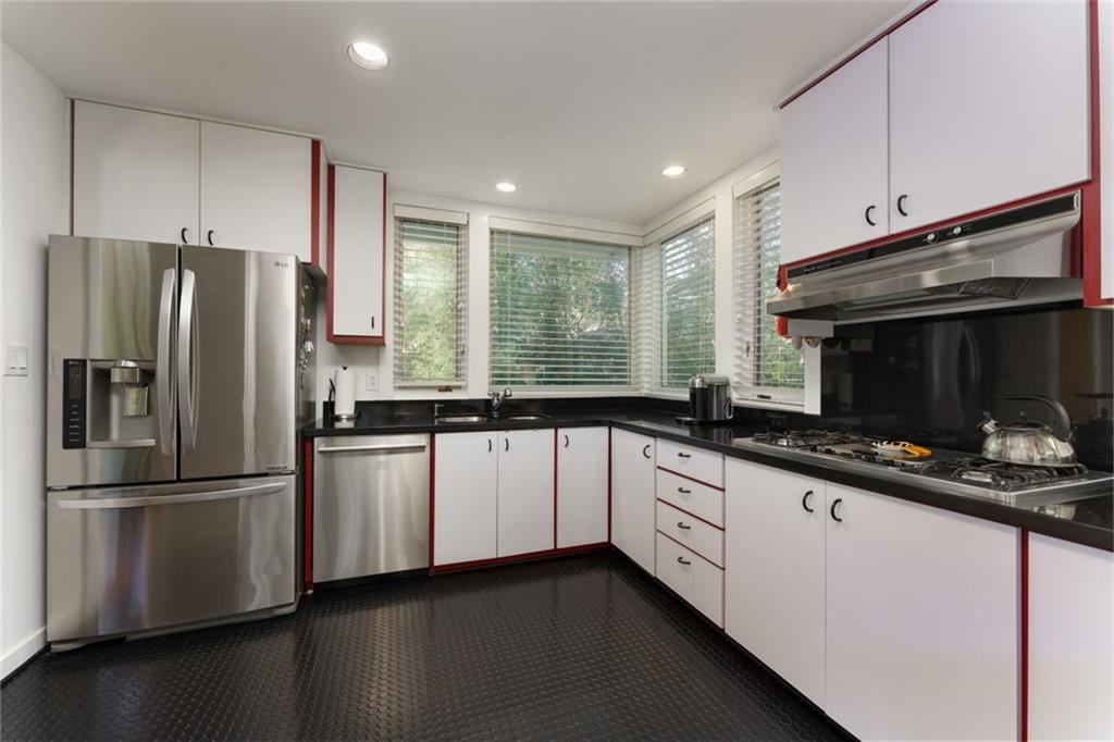 780 Crest Valley Drive, Atlanta, Georgia 30327, 3 Bedrooms Bedrooms, ,2 BathroomsBathrooms,Residential,Sold,780 Crest Valley Drive,7308540