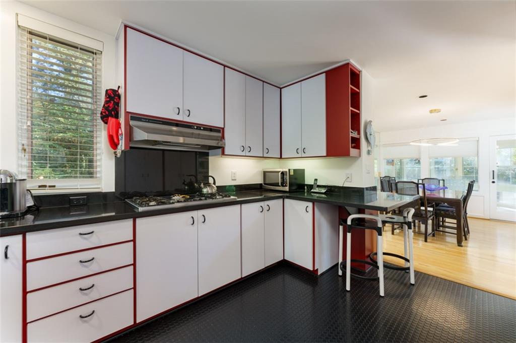 780 Crest Valley Drive, Atlanta, Georgia 30327, 3 Bedrooms Bedrooms, ,2 BathroomsBathrooms,Residential,Sold,780 Crest Valley Drive,7308540