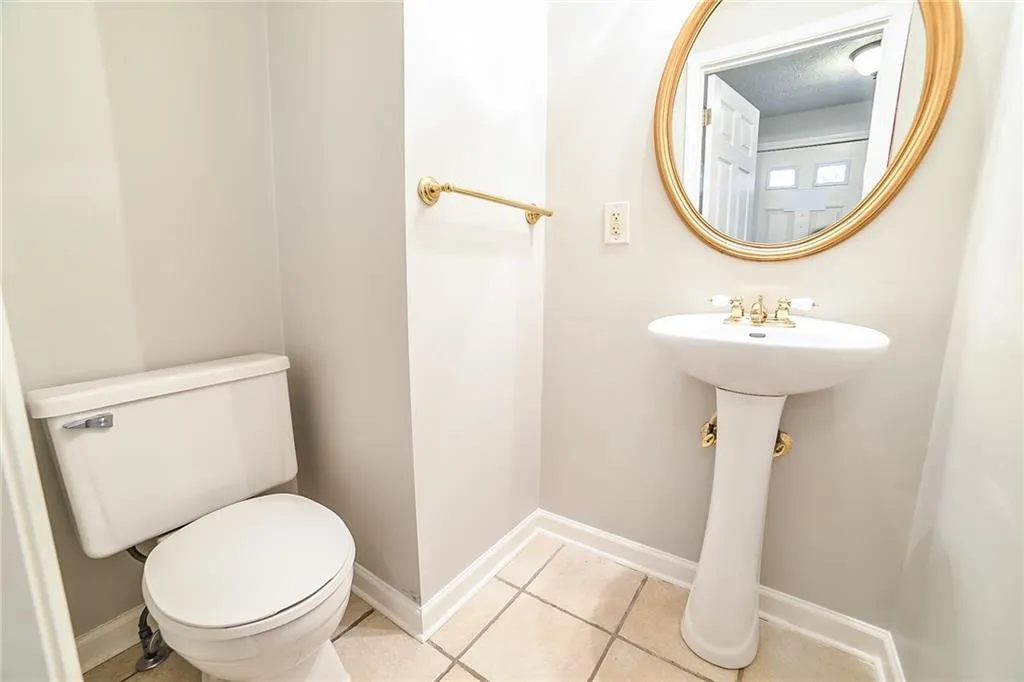 8873 Roberts Drive, Sandy Springs, Georgia 30350, 2 Bedrooms Bedrooms, ,2 BathroomsBathrooms,Residential,Sold,8873 Roberts Drive,6029902