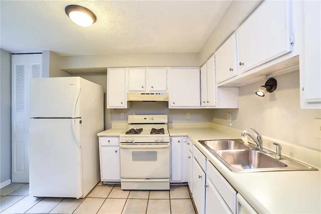 8873 Roberts Drive, Sandy Springs, Georgia 30350, 2 Bedrooms Bedrooms, ,2 BathroomsBathrooms,Residential,Sold,8873 Roberts Drive,6029902