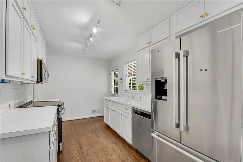 619 Carriage Drive, Atlanta, Georgia 30328, 3 Bedrooms Bedrooms, ,2 BathroomsBathrooms,Residential,Sold,619 Carriage Drive,7354100