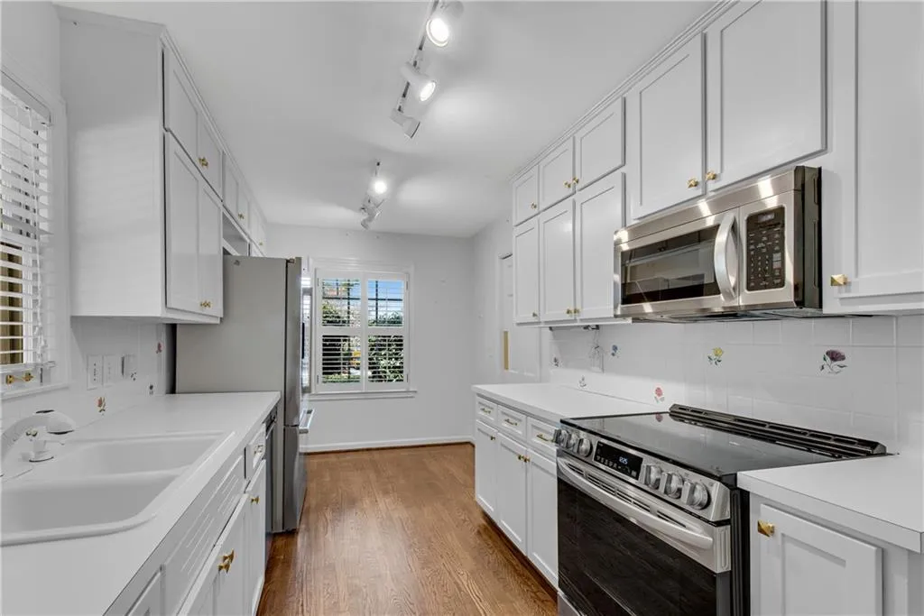 619 Carriage Drive, Atlanta, Georgia 30328, 3 Bedrooms Bedrooms, ,2 BathroomsBathrooms,Residential,Sold,619 Carriage Drive,7354100