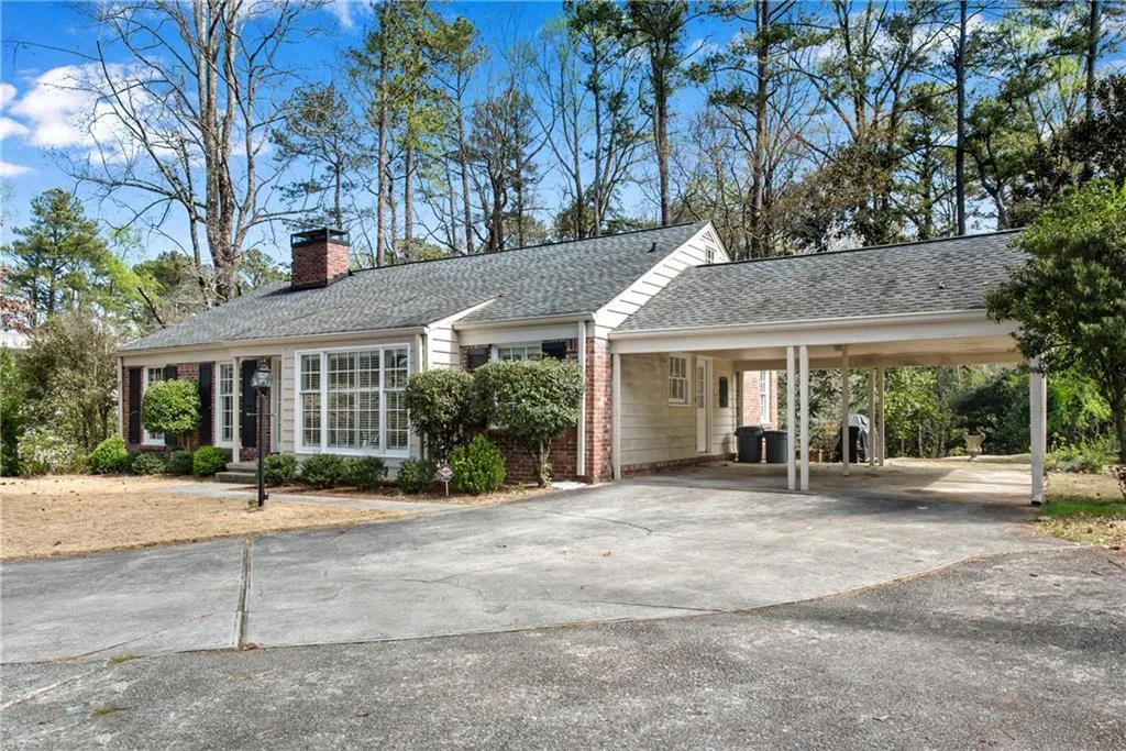 619 Carriage Drive, Atlanta, Georgia 30328, 3 Bedrooms Bedrooms, ,2 BathroomsBathrooms,Residential,Sold,619 Carriage Drive,7354100
