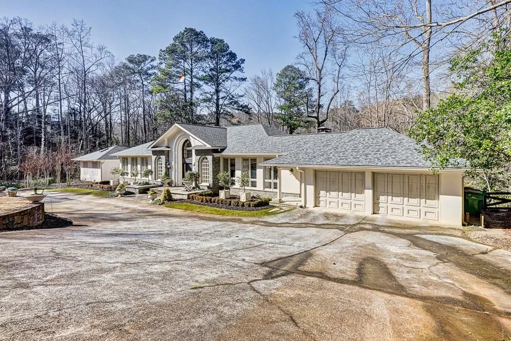 4750 Harris Trail, Atlanta, Georgia 30327, 4 Bedrooms Bedrooms, ,5 BathroomsBathrooms,Residential,Sold,4750 Harris Trail,6843805