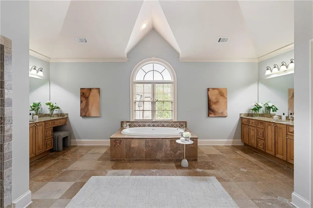 1720 Buckhead Valley Lane Ne, Atlanta, Georgia 30324, 5 Bedrooms Bedrooms, ,5 BathroomsBathrooms,Residential,For Sale,1720 Buckhead Valley Lane Ne,7573500