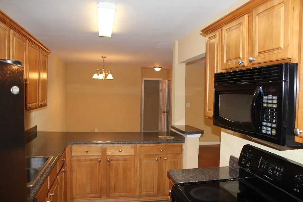 1807 Brighton Point Unit 1807, Sandy Springs, Georgia 30328, 3 Bedrooms Bedrooms, ,2 BathroomsBathrooms,Residential,Sold,1807 Brighton Point Unit 1807,5597323