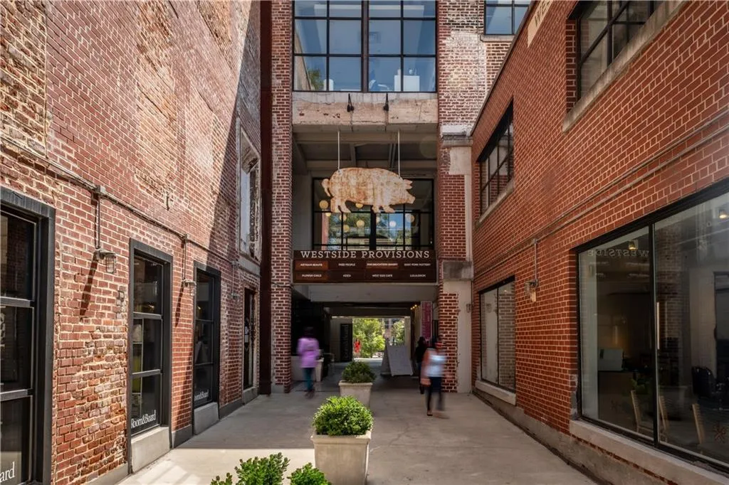 Westside Provisions has it all! Restaurants, shopping, scenery, and more!
