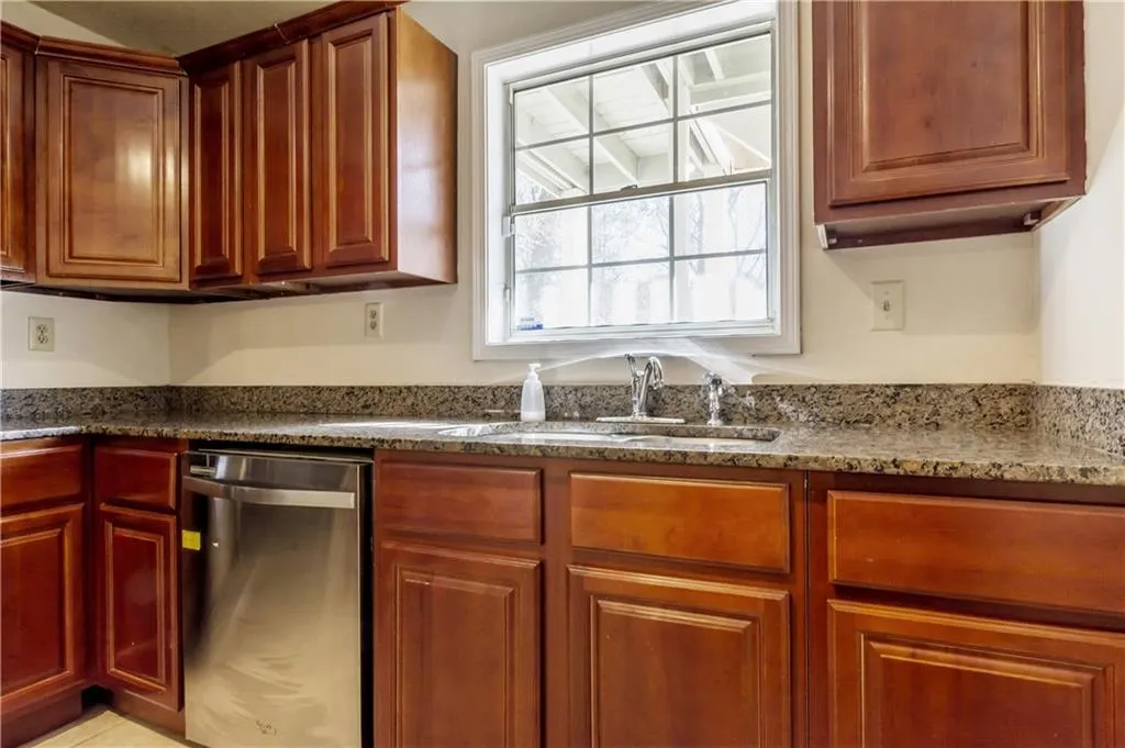 807 Vicksburg Place, Sandy Springs, Georgia 30350, 3 Bedrooms Bedrooms, ,2 BathroomsBathrooms,Residential,Sold,807 Vicksburg Place,5955638