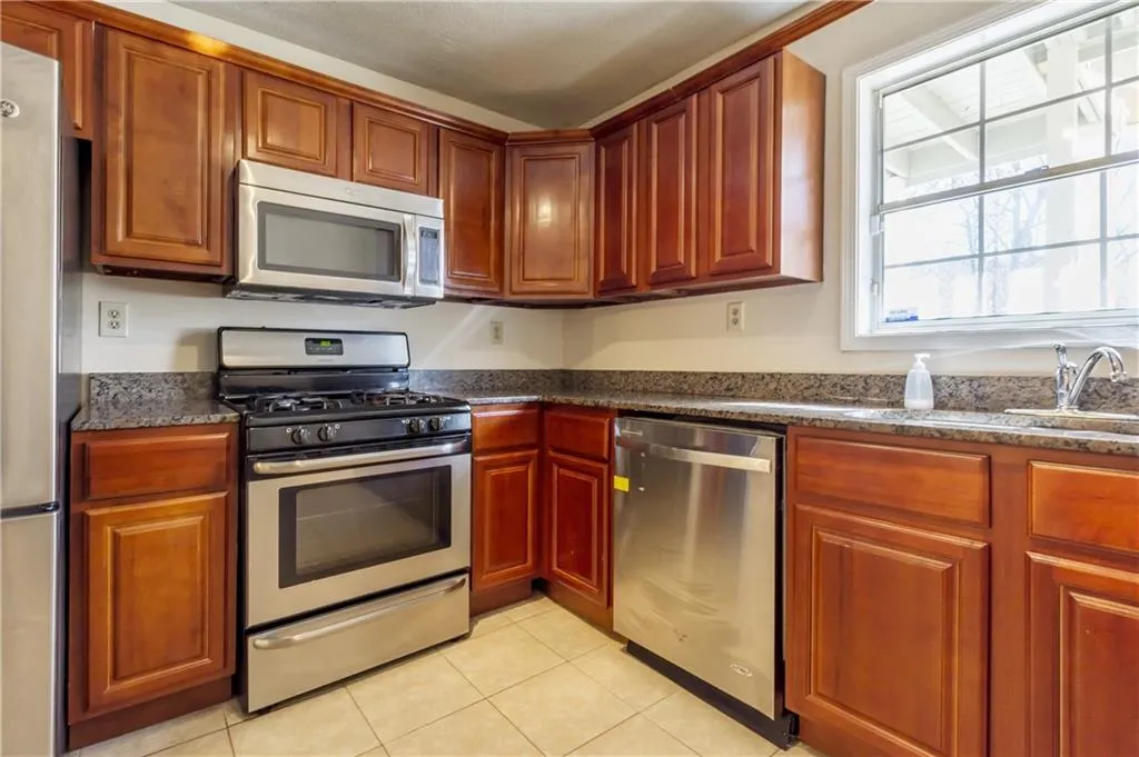 807 Vicksburg Place, Sandy Springs, Georgia 30350, 3 Bedrooms Bedrooms, ,2 BathroomsBathrooms,Residential,Sold,807 Vicksburg Place,5955638