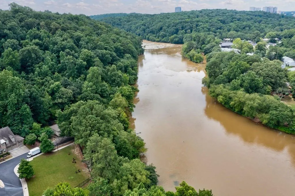 617 Riverlawn Court, Atlanta, Georgia 30339, 4 Bedrooms Bedrooms, ,4 BathroomsBathrooms,Residential,Sold,617 Riverlawn Court,6918230