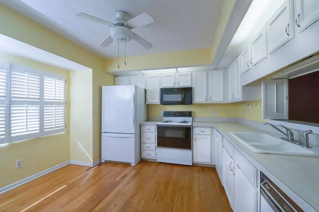 94 Goldrush Circle, Atlanta, Georgia 30328, 3 Bedrooms Bedrooms, ,3 BathroomsBathrooms,Residential,Sold,94 Goldrush Circle,5815506