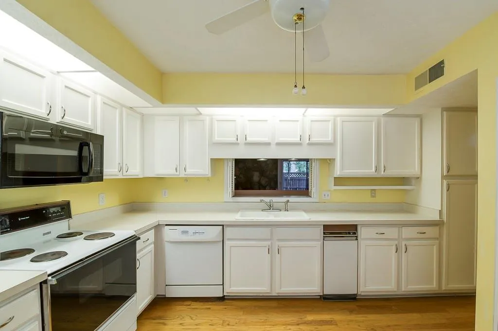 94 Goldrush Circle, Atlanta, Georgia 30328, 3 Bedrooms Bedrooms, ,3 BathroomsBathrooms,Residential,Sold,94 Goldrush Circle,5815506