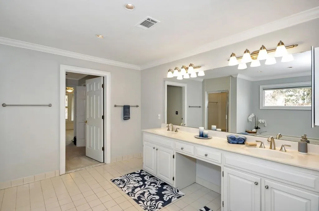 130 Barnard Place, Sandy Springs, Georgia 30328, 4 Bedrooms Bedrooms, ,4 BathroomsBathrooms,Residential,Sold,130 Barnard Place,6110370