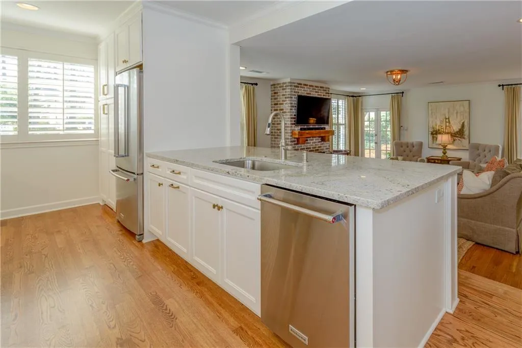 408 Meadowbrook Drive, Atlanta, Georgia 30342, 3 Bedrooms Bedrooms, ,3 BathroomsBathrooms,Residential,Sold,408 Meadowbrook Drive,6031710