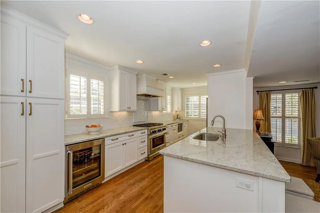 408 Meadowbrook Drive, Atlanta, Georgia 30342, 3 Bedrooms Bedrooms, ,3 BathroomsBathrooms,Residential,Sold,408 Meadowbrook Drive,6031710